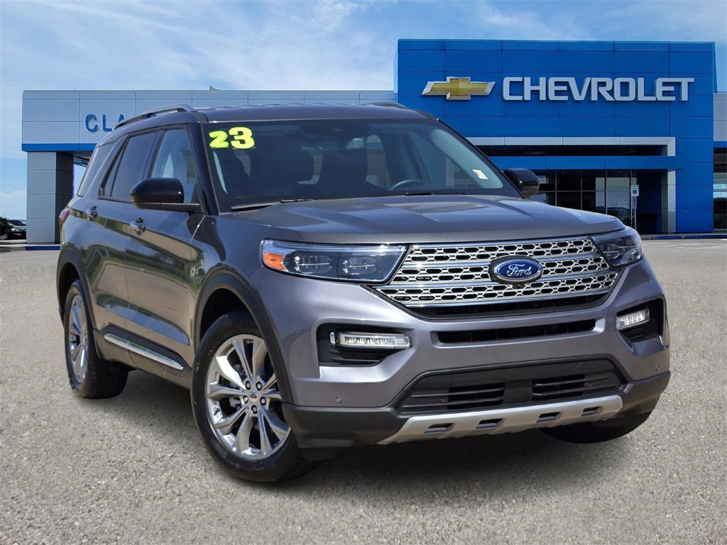 2023 Ford Explorer Limited's photo