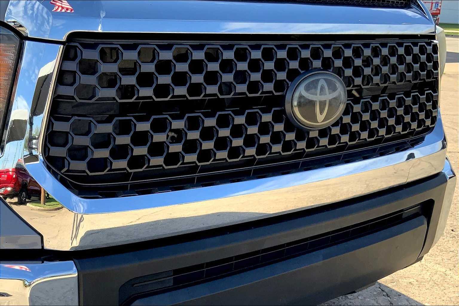 2018 Toyota Tundra SR5 photo 27