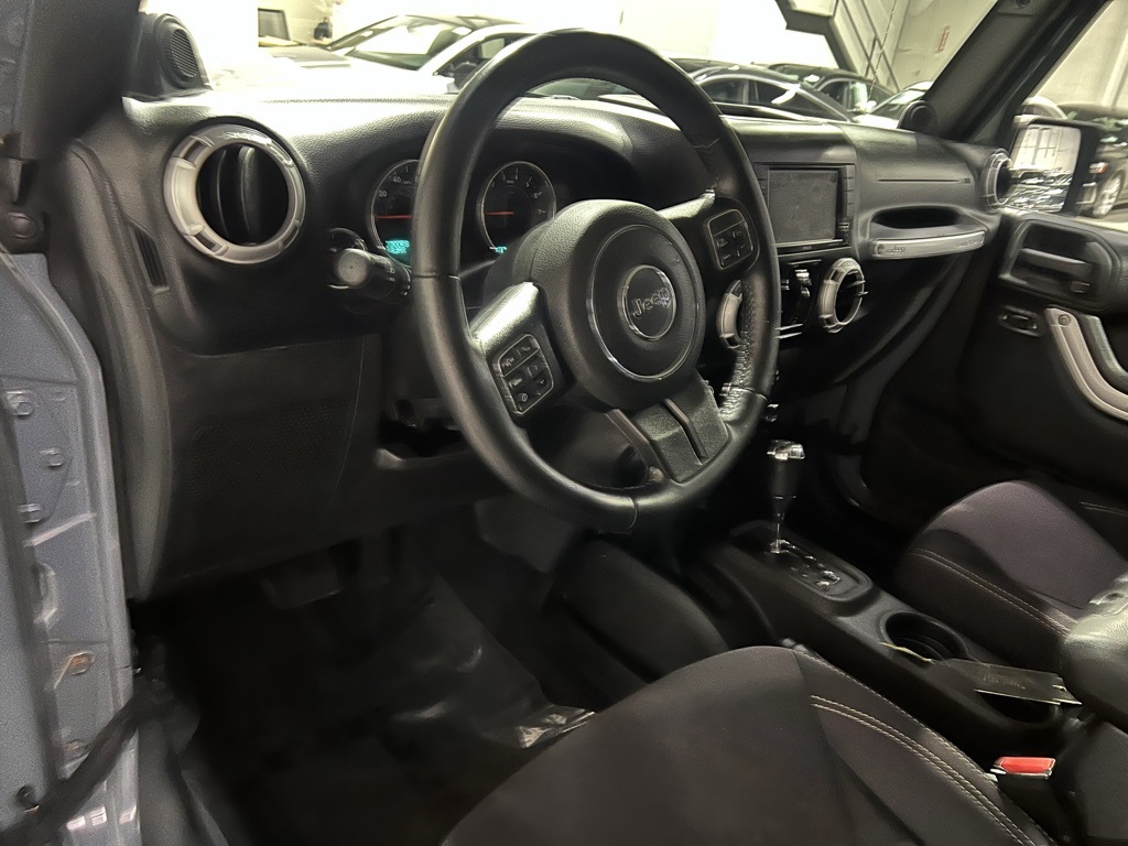 2014 Jeep Wrangler Unlimited Sahara photo 18