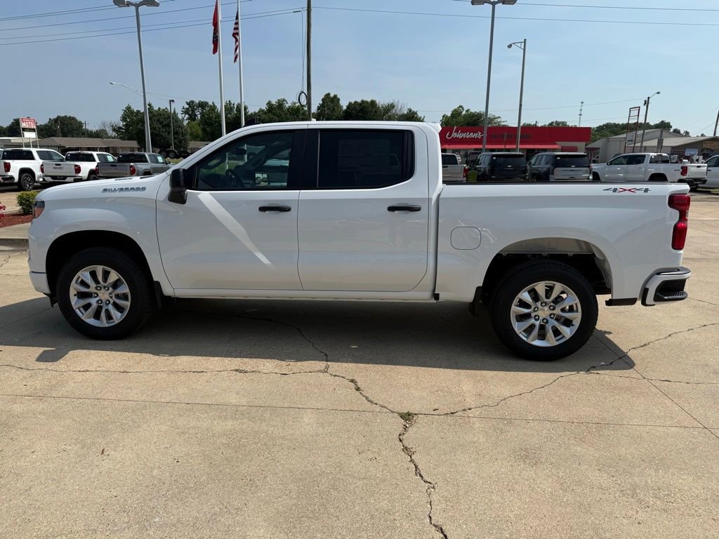 2025 Chevrolet Silverado 1500 Custom photo 3