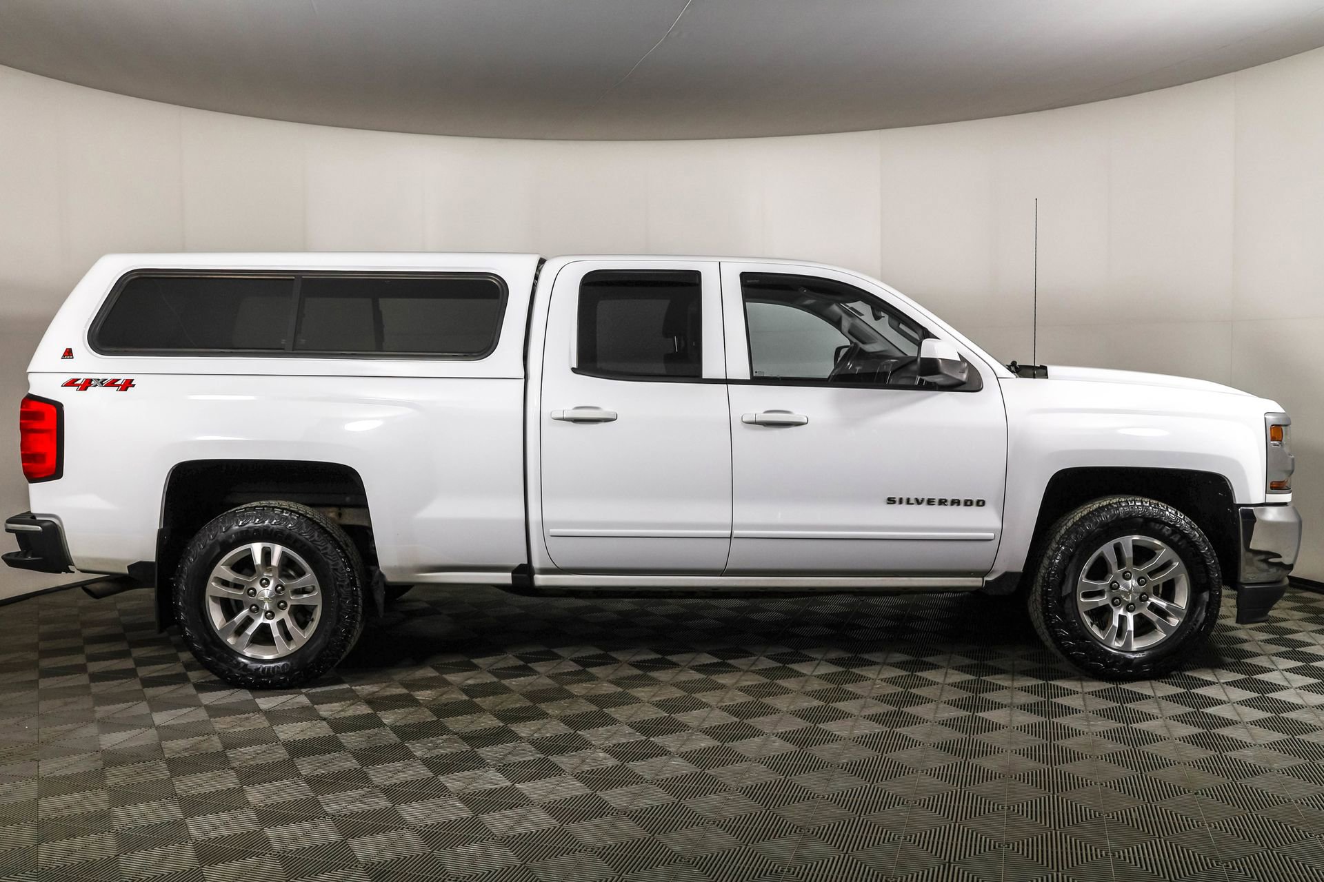 2018 Chevrolet Silverado 1500 LT photo 6