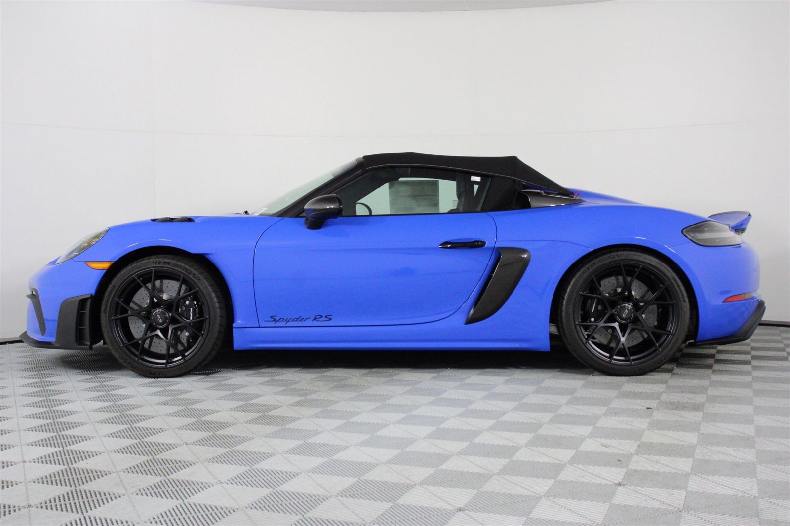 2025 Porsche Boxster Spyder photo 2