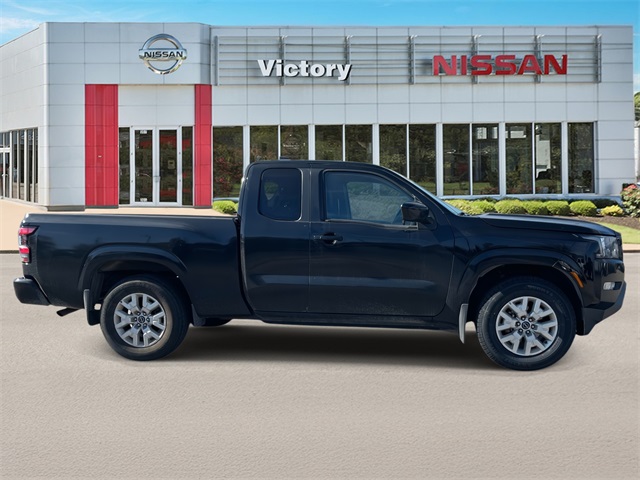 2022 Nissan Frontier SV photo 2