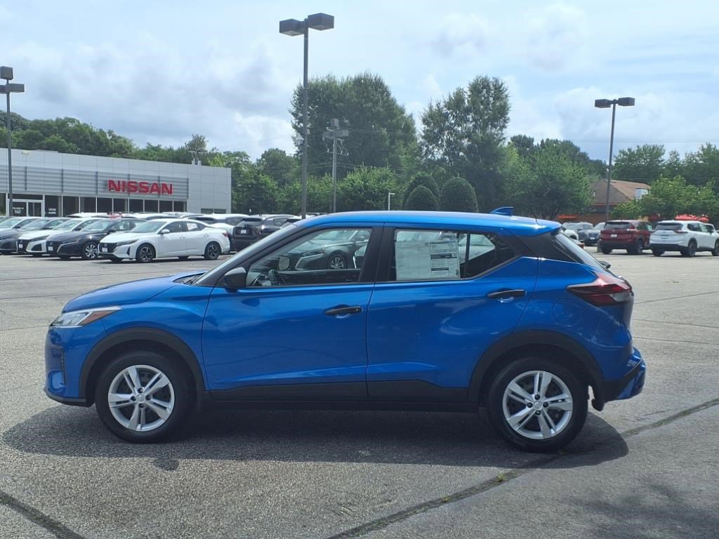 2025 Nissan Kicks Play S photo 5