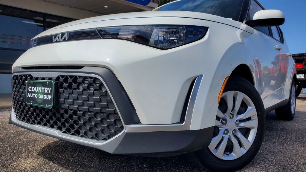 2023 Kia Soul LX photo 3