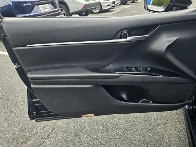 2018 Toyota Camry SE photo 19