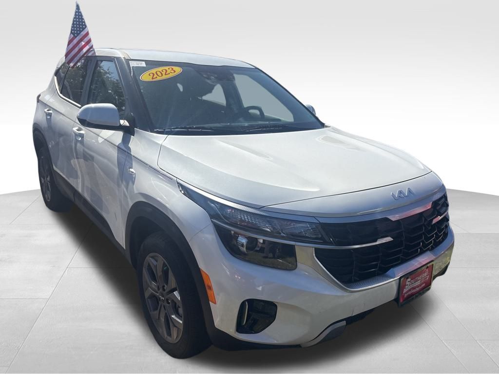 2025 Kia Seltos LX photo 2