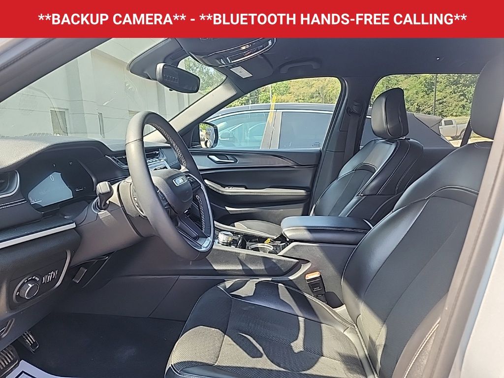2023 Jeep Grand Cherokee Altitude photo 4
