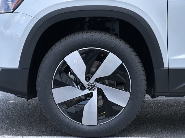 2025 Volkswagen Taos S photo 4