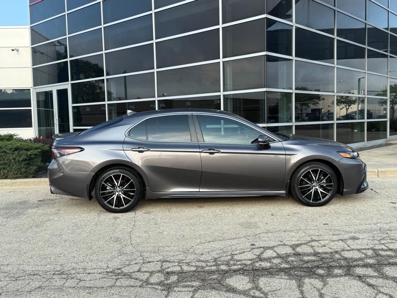 2023 Toyota Camry SE photo 2