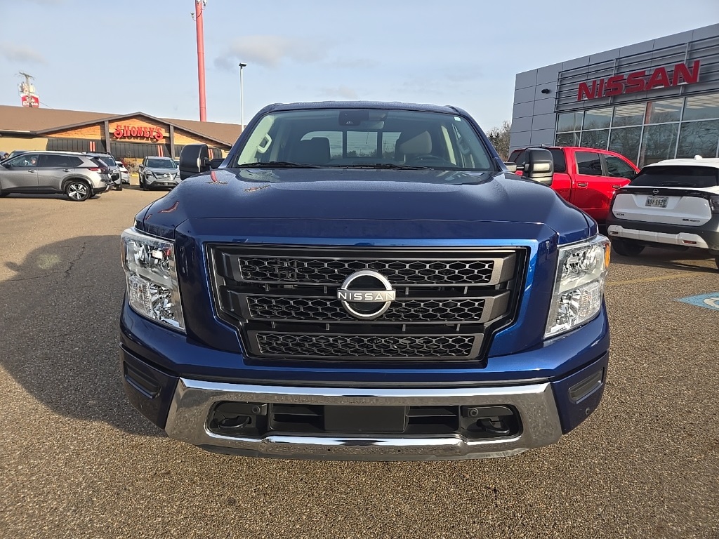 2024 Nissan Titan SV photo 2