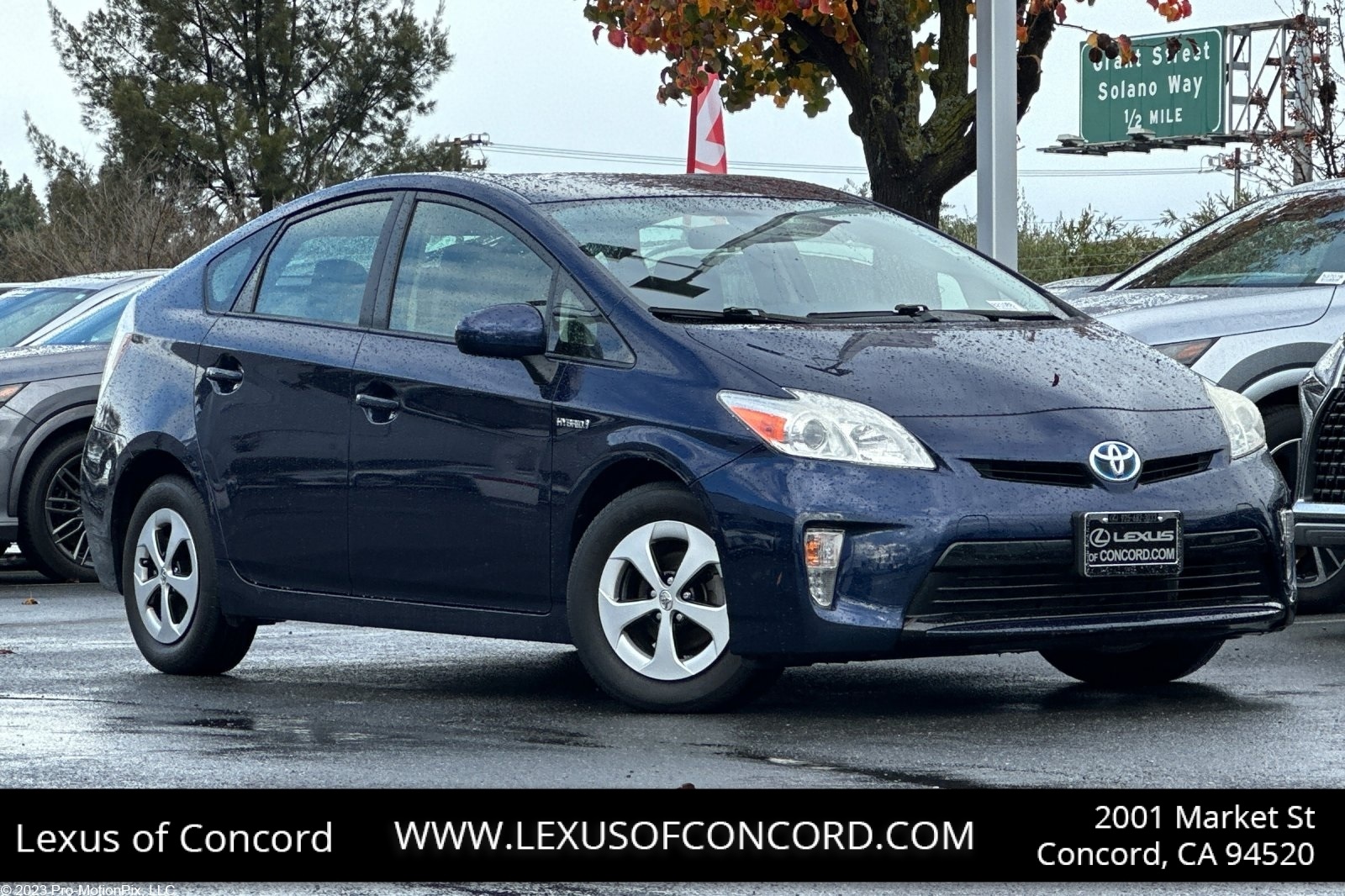2014 Toyota Prius Three's photo