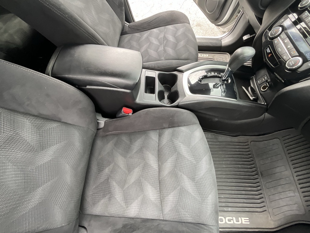 2014 Nissan Rogue SV photo 27