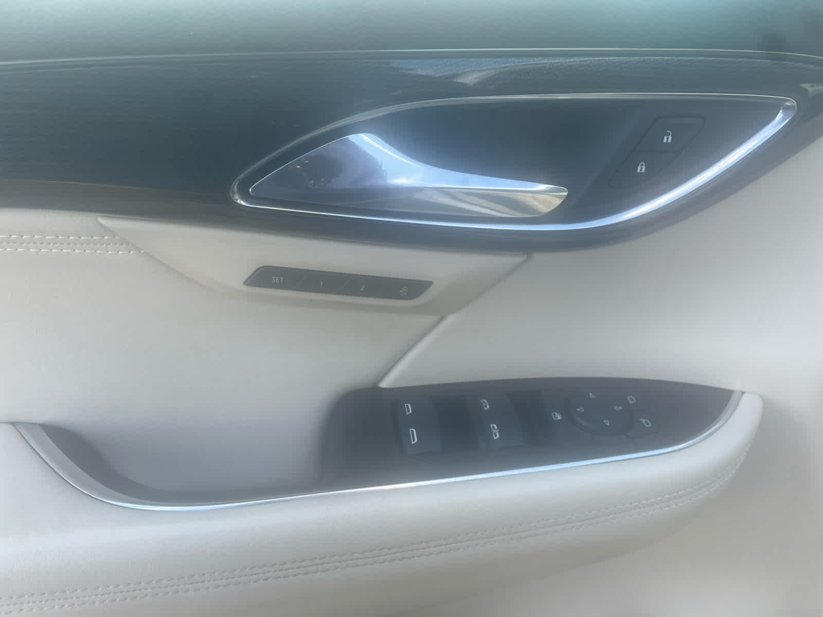 2023 Buick Envision Essence photo 11