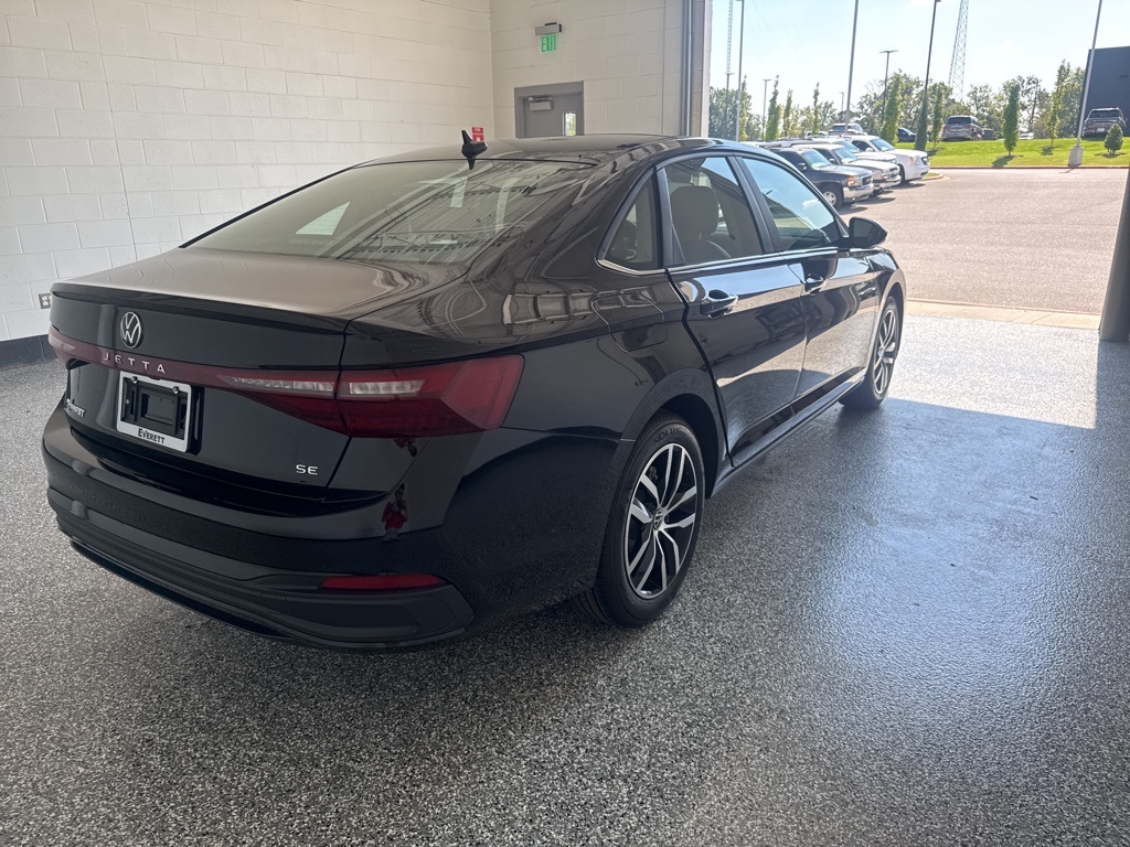 2026 Volkswagen Jetta 1.5T SE photo 2