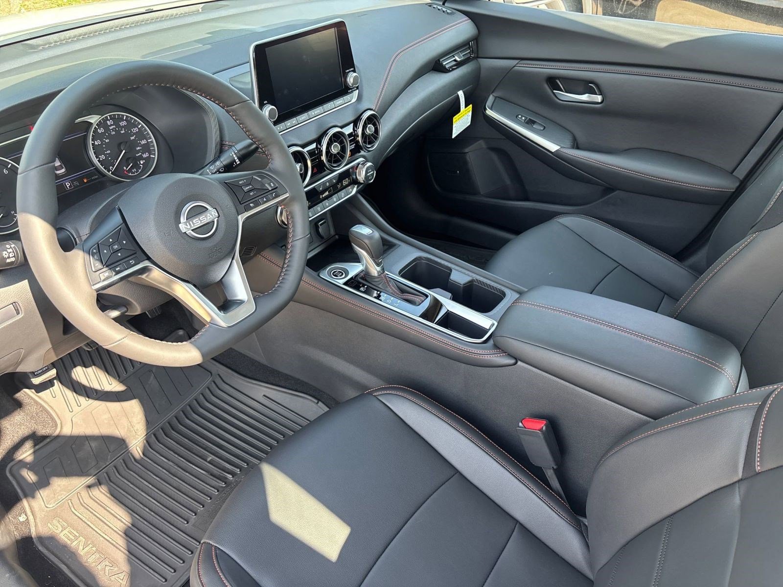 2025 Nissan Sentra SR photo 4