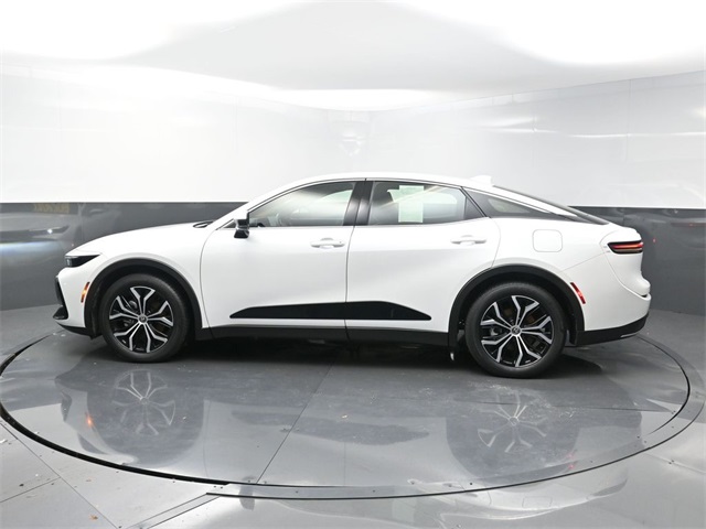 2025 Toyota Crown XLE photo 3