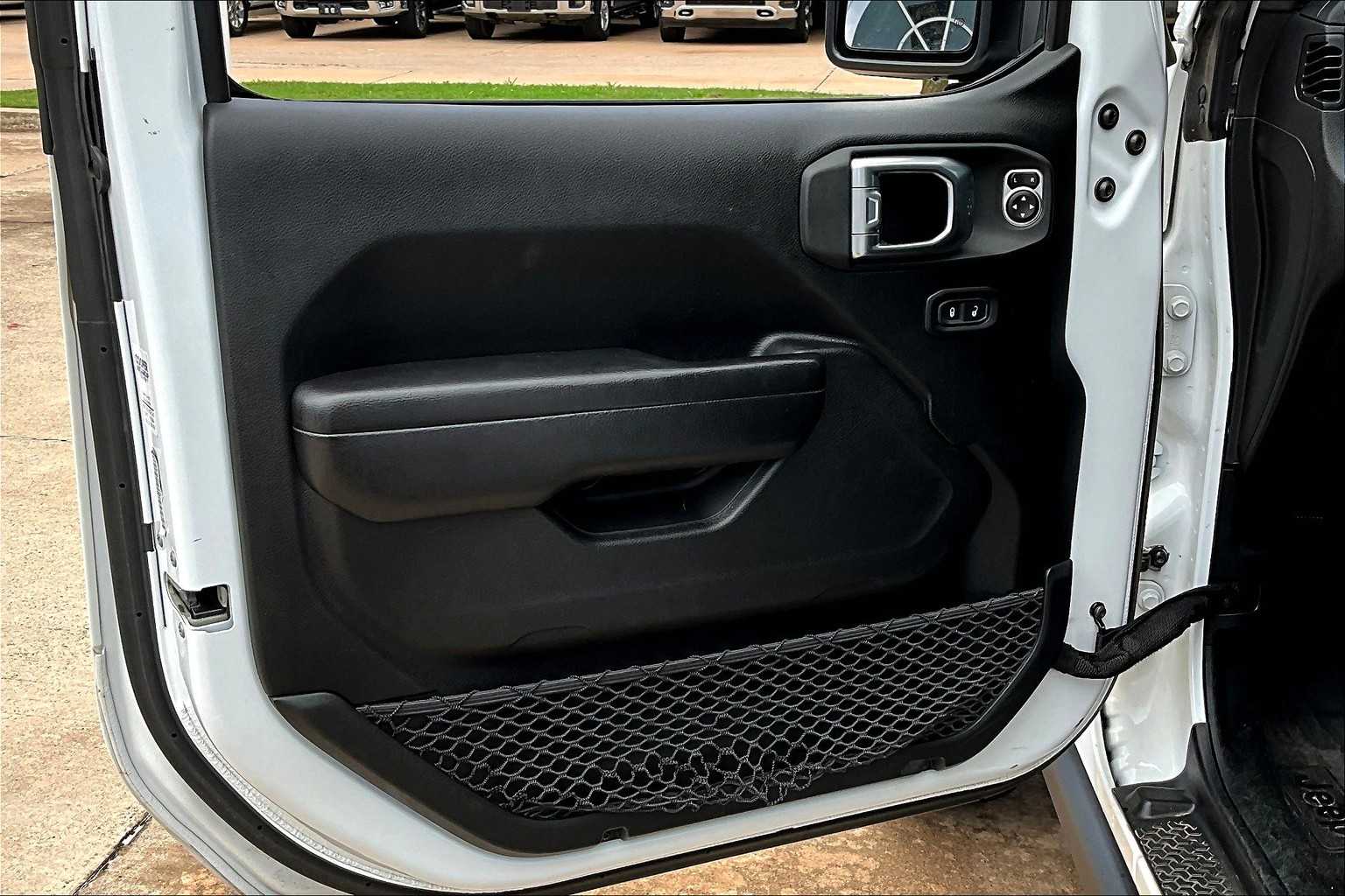 2020 Jeep Wrangler Unlimited Willys photo 36