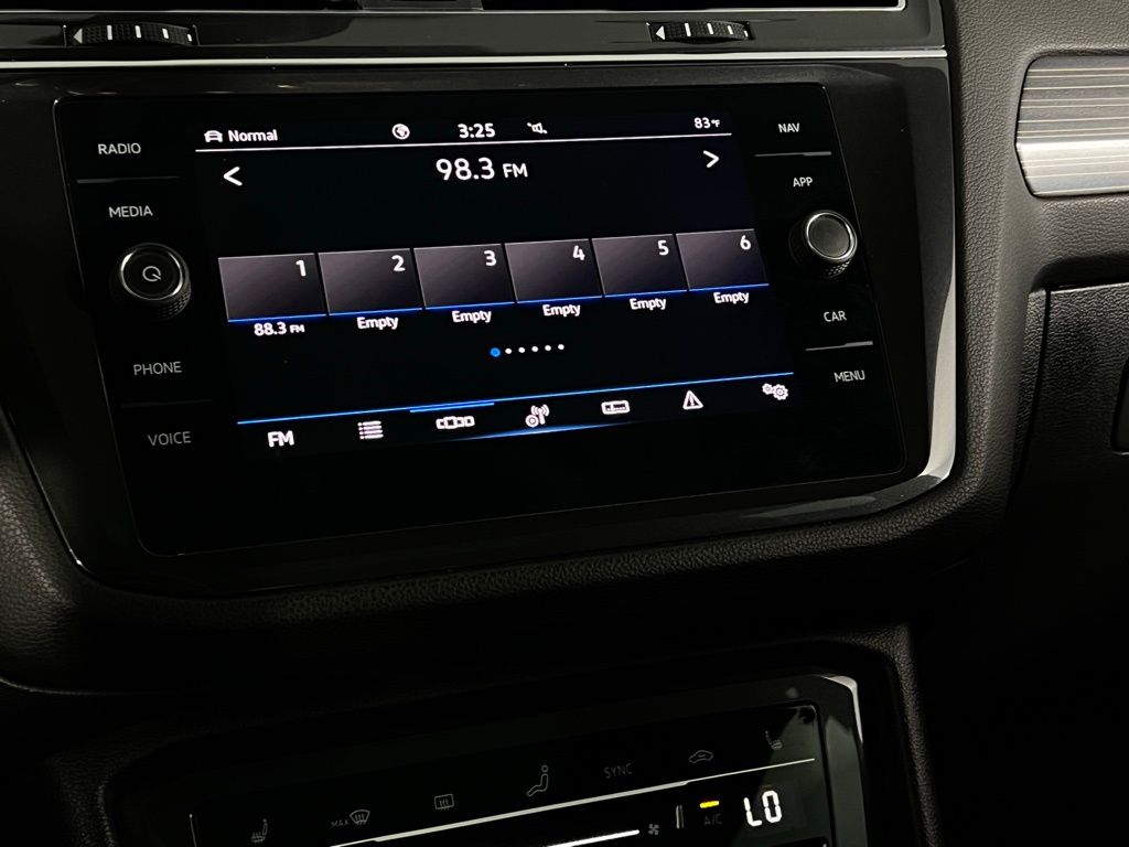 2022 Volkswagen Tiguan SEL Premium R-Line photo 16
