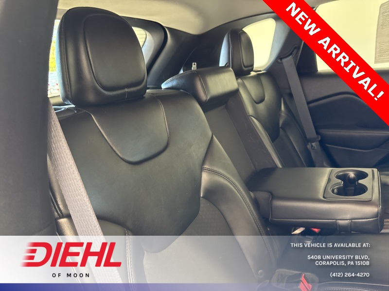 2019 Jeep Cherokee Altitude photo 11
