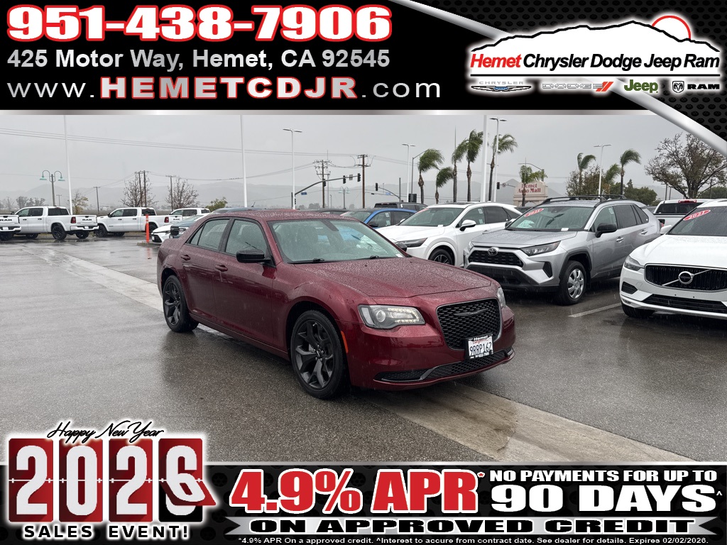 2023 Chrysler 300 Touring's photo