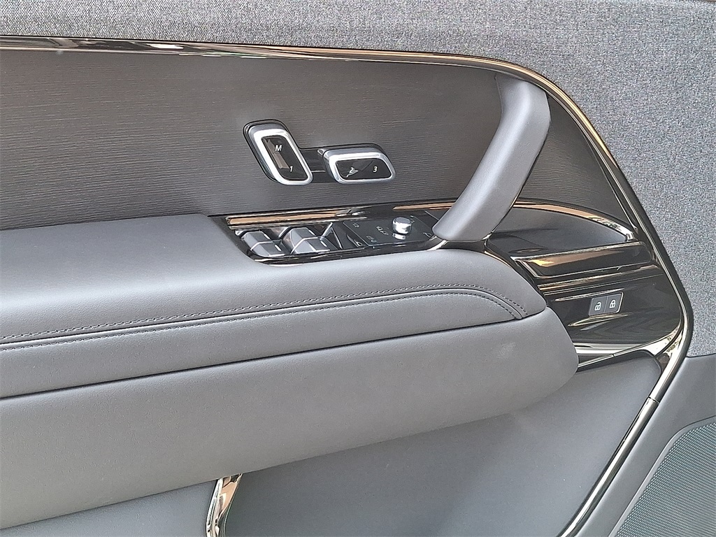 2025 Land Rover Range Rover Sport SE photo 8