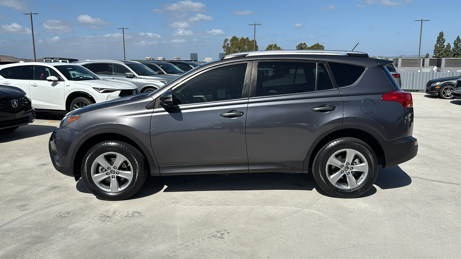 2015 Toyota RAV4 XLE photo 2