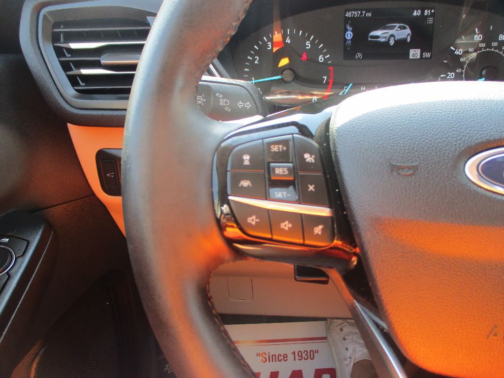 2022 Ford Escape SEL photo 11