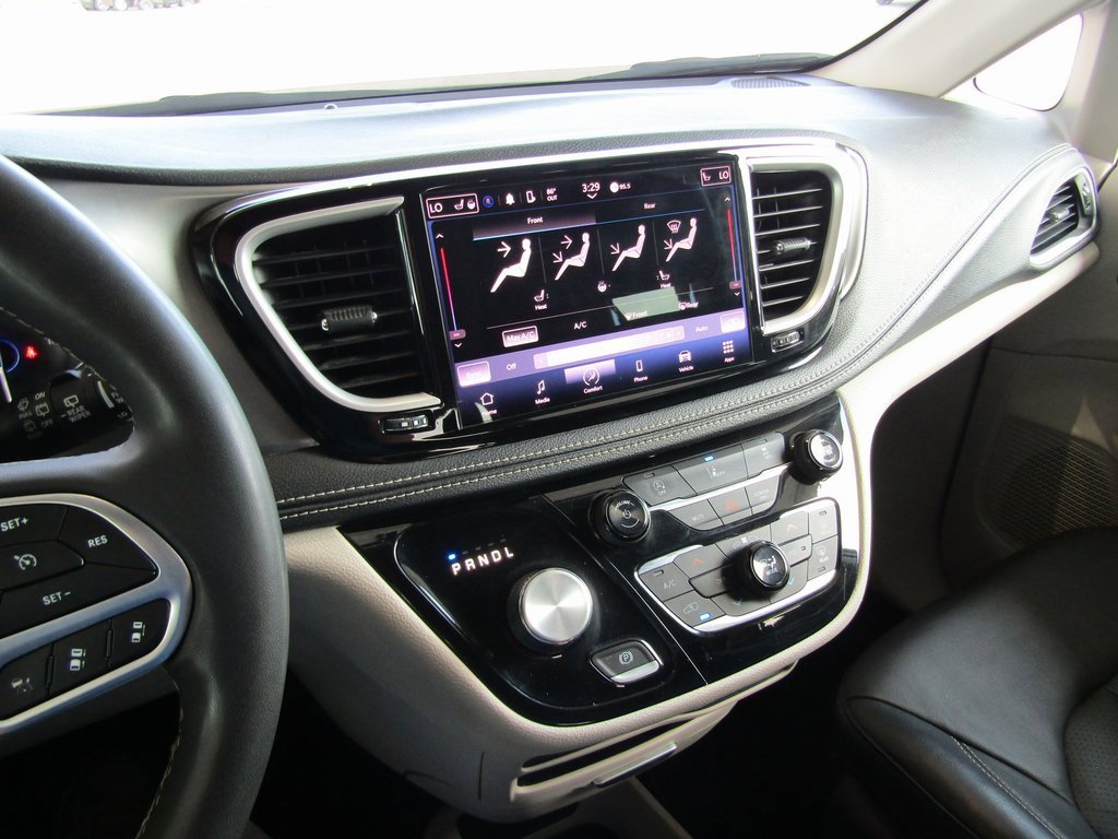 2022 Chrysler Pacifica Touring L photo 23