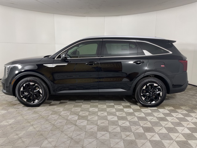 2025 Kia Sorento S photo 2