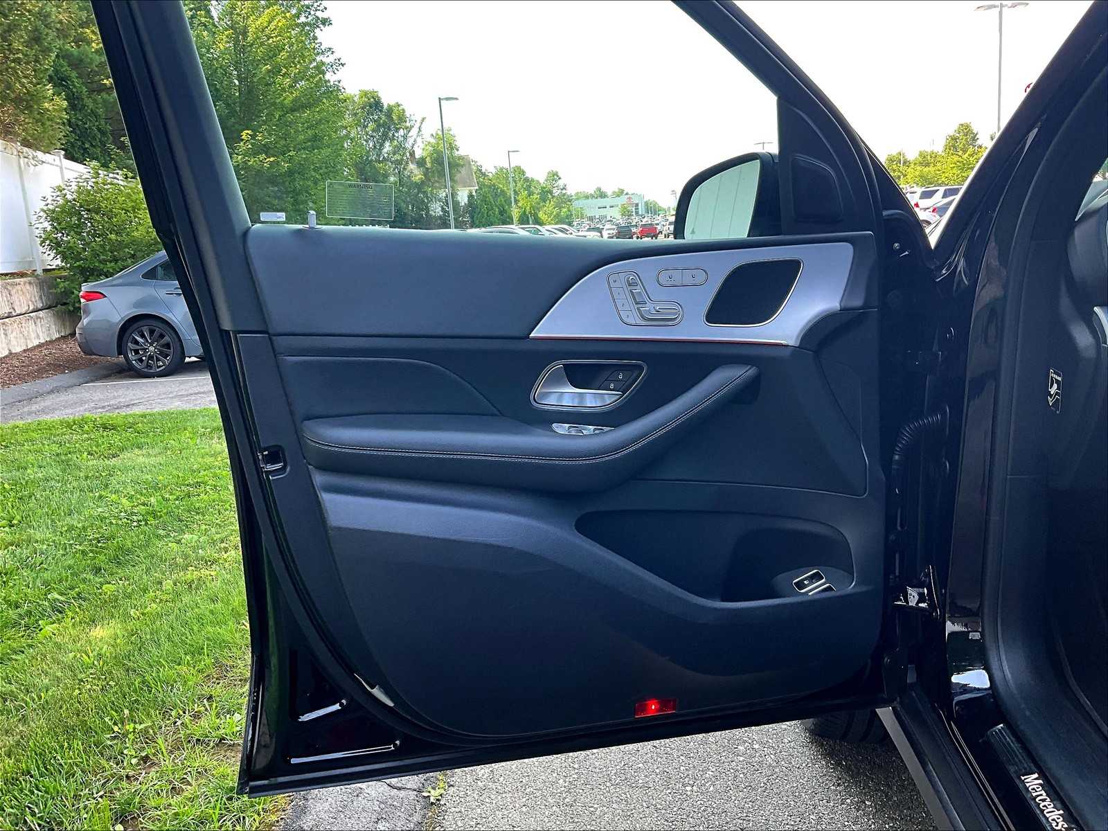 2024 Mercedes Benz GLE 450e photo 7