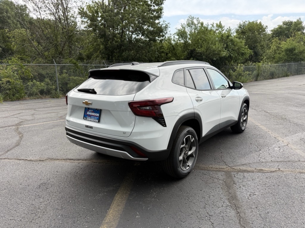 2025 Chevrolet Trax LT photo 17