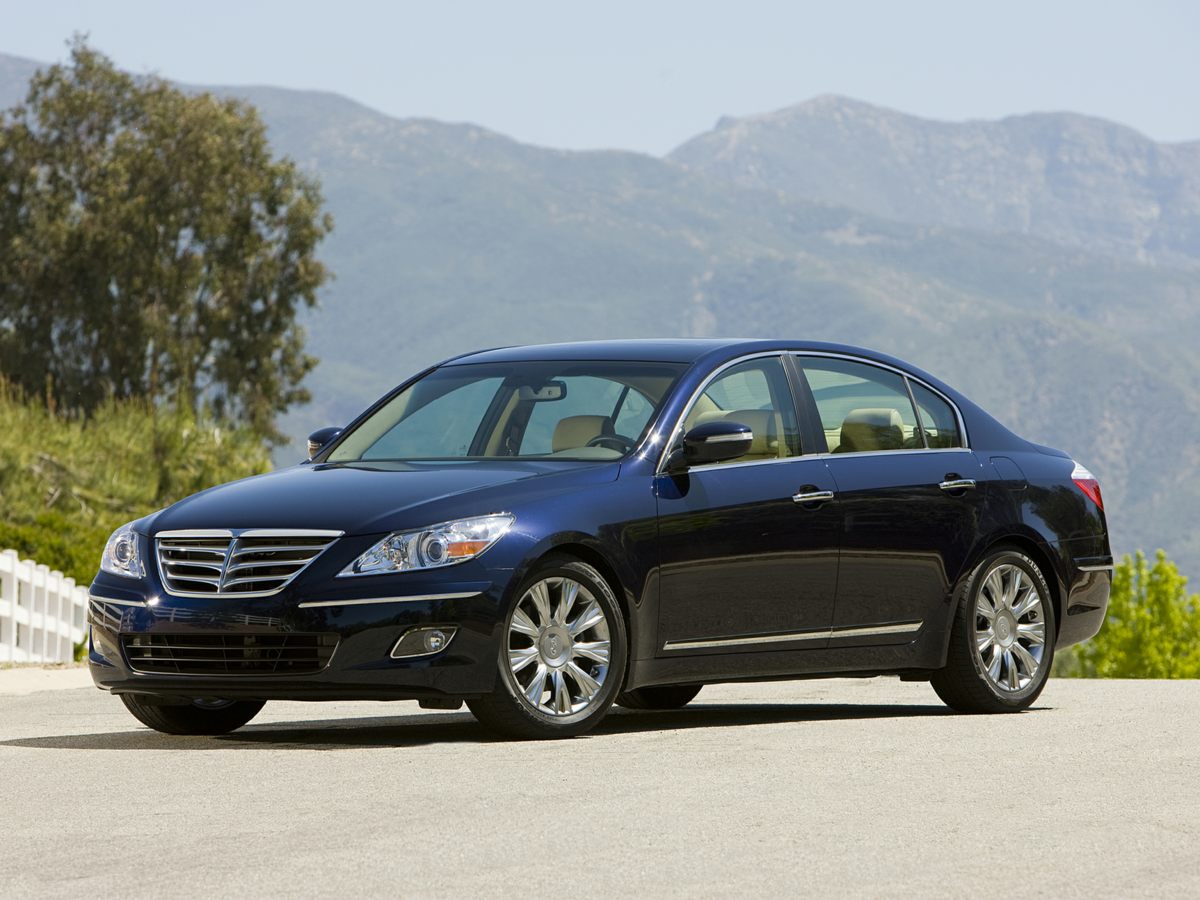 2010 Hyundai Genesis 3.8's photo