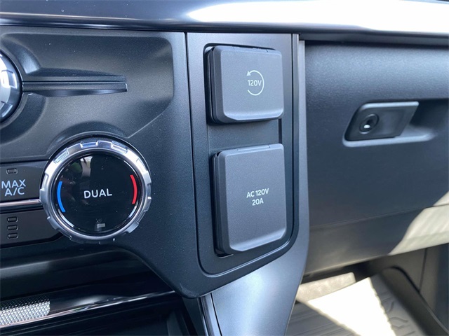 2025 Ford F-150 Lariat photo 14