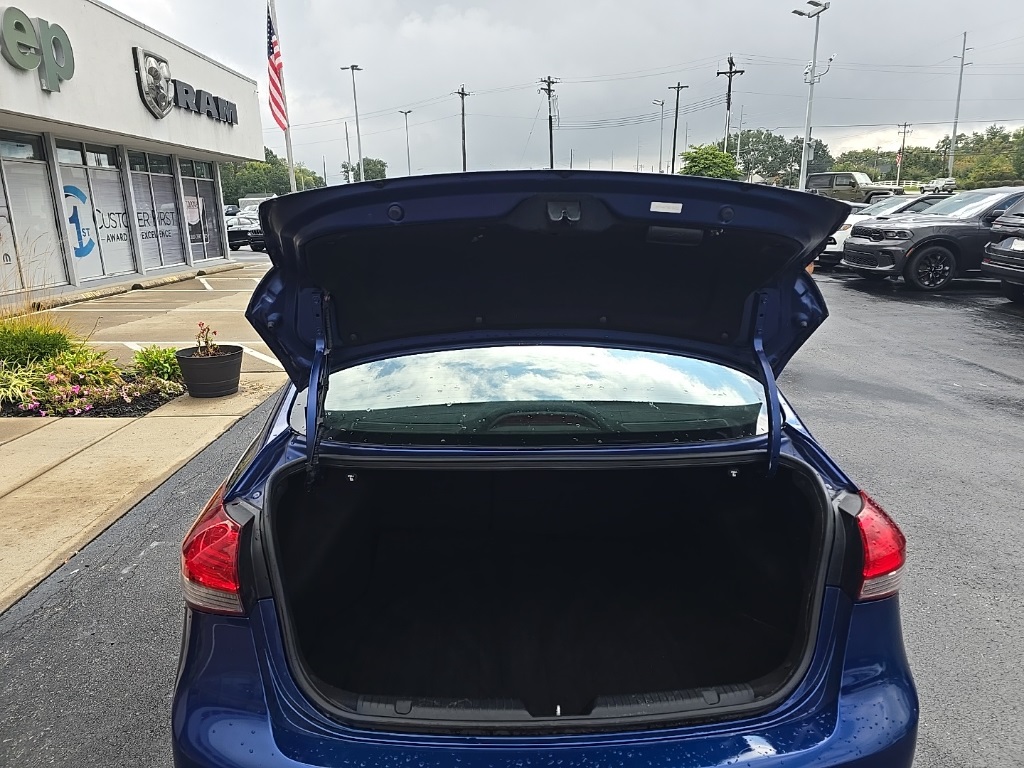 2017 Kia Forte LX Base photo 16