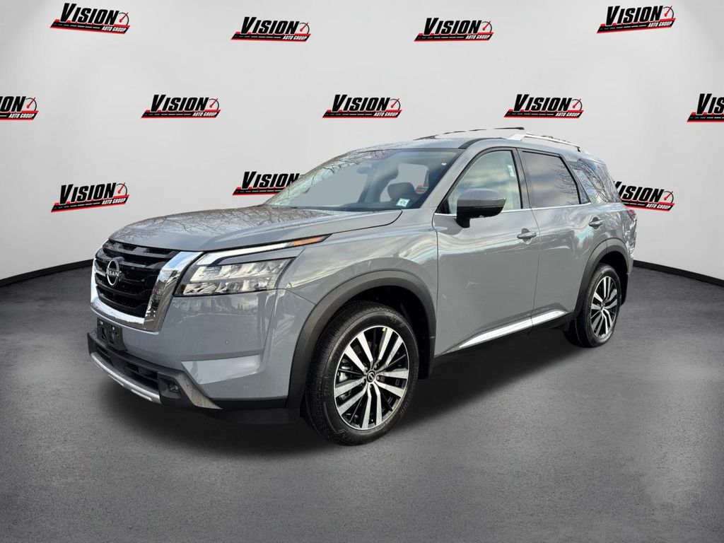 2025 Nissan Pathfinder Platinum's photo
