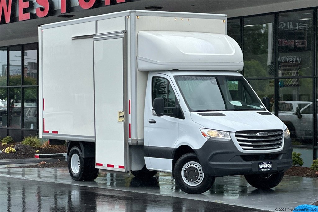 Used 2021 White Freightliner  image 1
