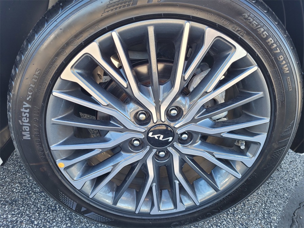 2024 Kia Forte GT-Line photo 12