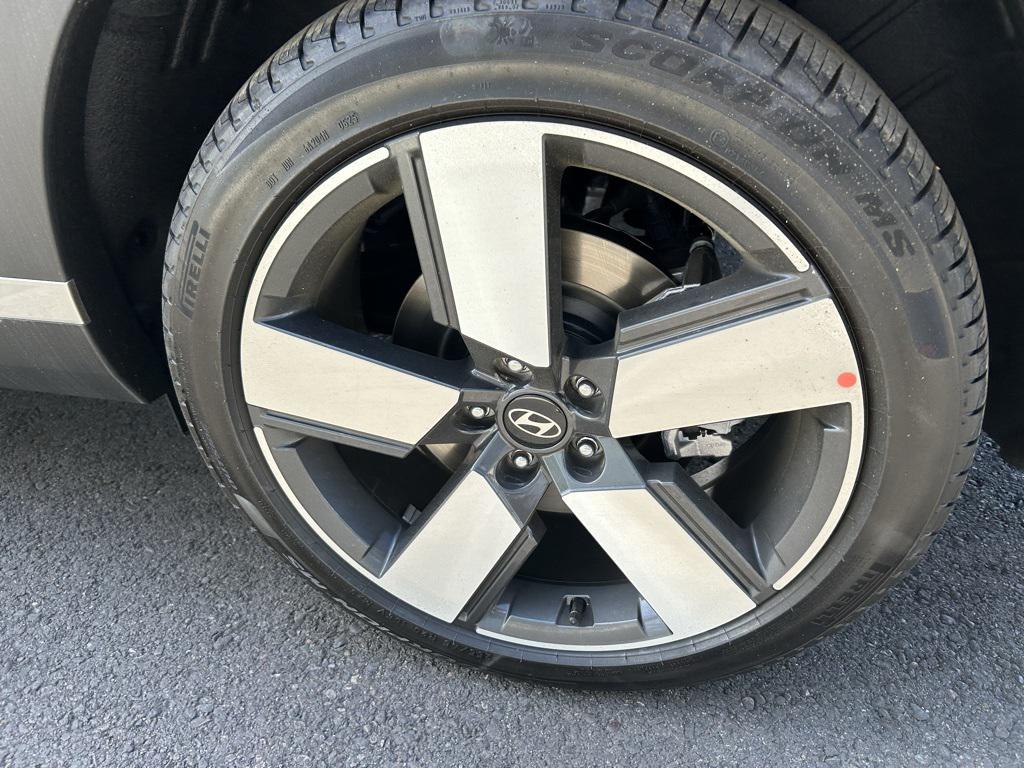 2025 Hyundai Santa Fe Limited photo 7