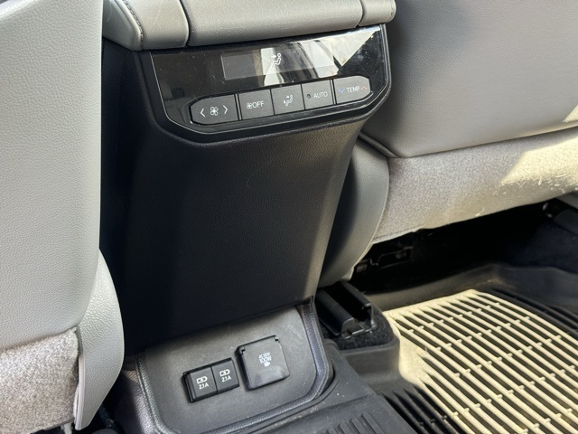 2021 Toyota Highlander Limited photo 29