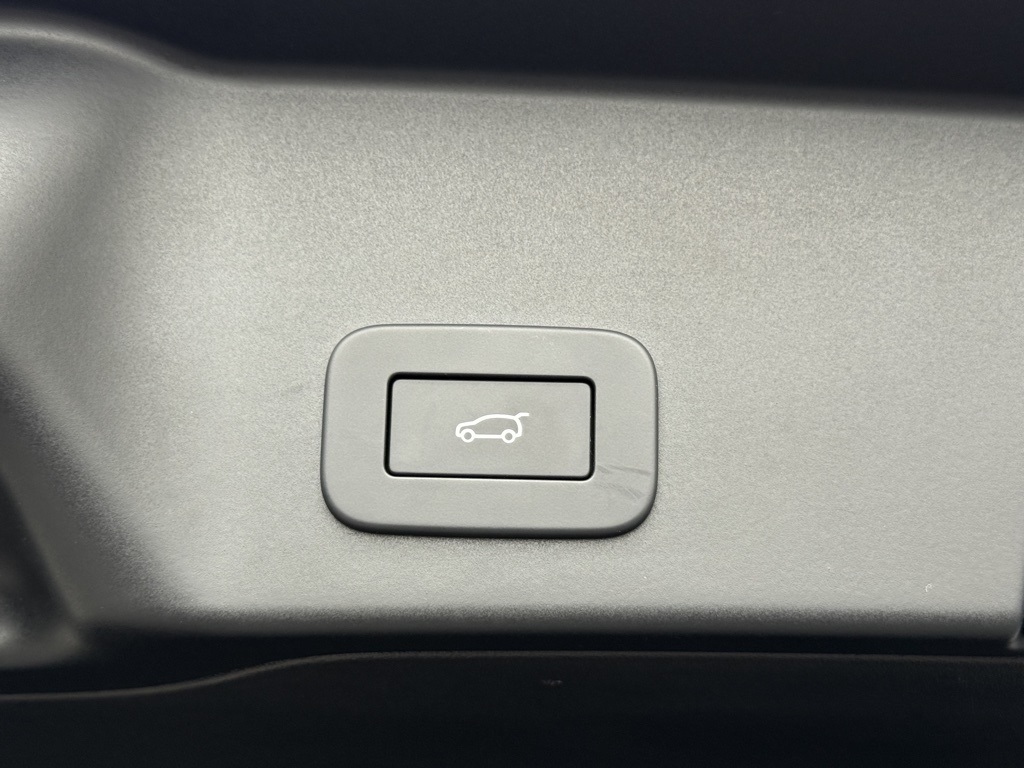 2023 Land Rover Range Rover Evoque R-Dynamic SE photo 10