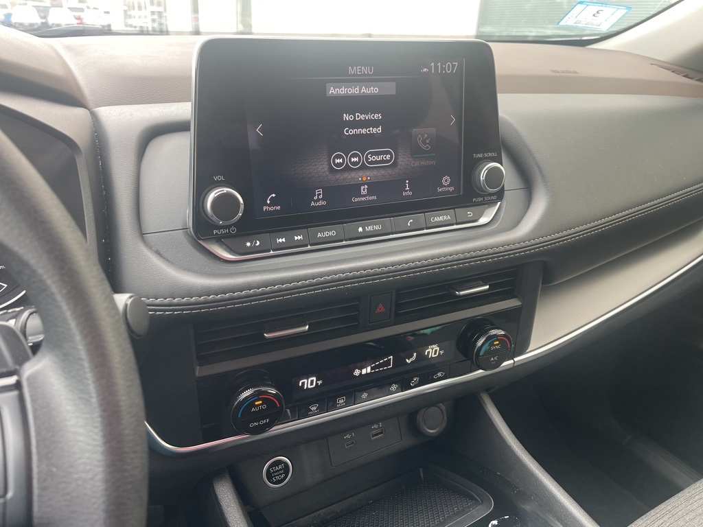 2023 Nissan Rogue SV photo 3