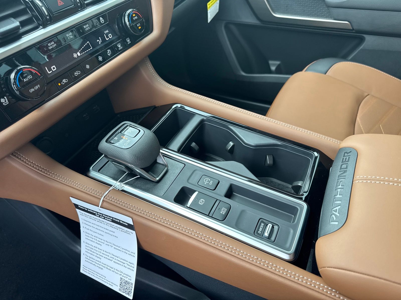 2025 Nissan Pathfinder Platinum photo 24