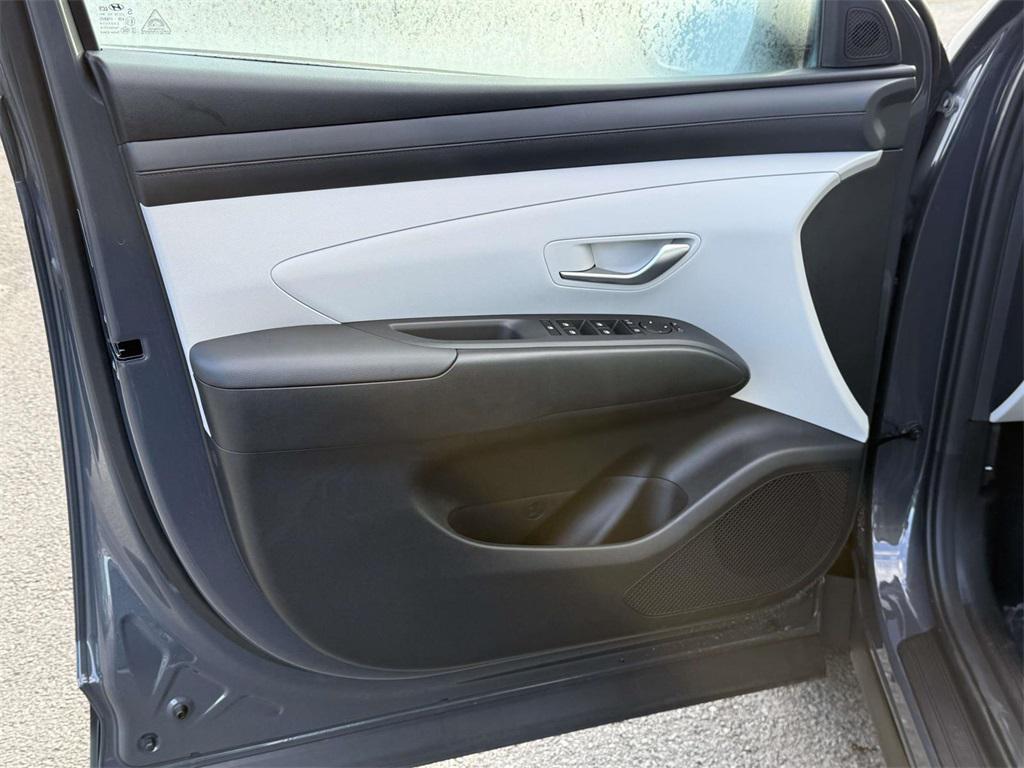 2025 Hyundai Tucson SE photo 25