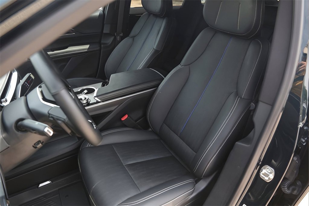 2024 Cadillac Lyriq Luxury photo 7