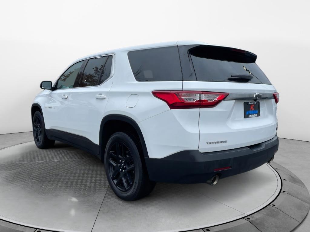 2021 Chevrolet Traverse LS photo 3