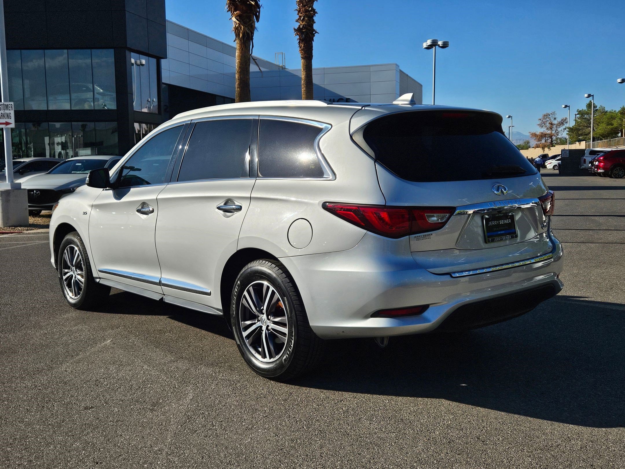 2017 Infiniti QX60 Base photo 3