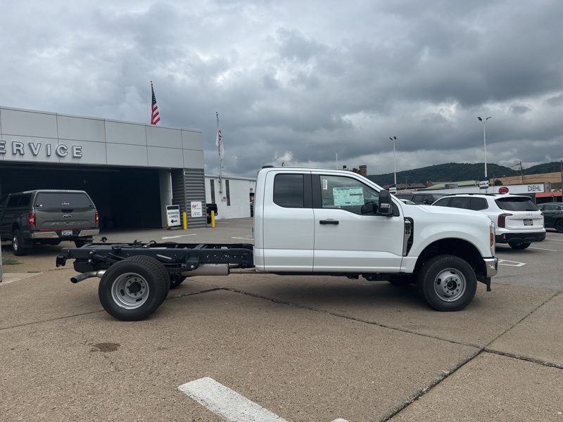 2025 Ford F-350 XL photo 6