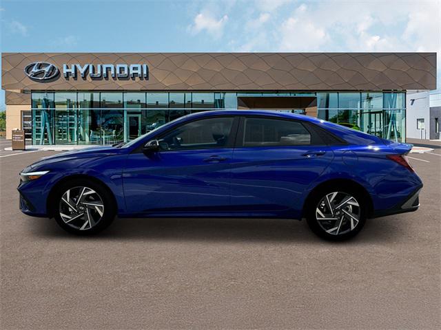 2025 Hyundai Elantra SEL Sport photo 3