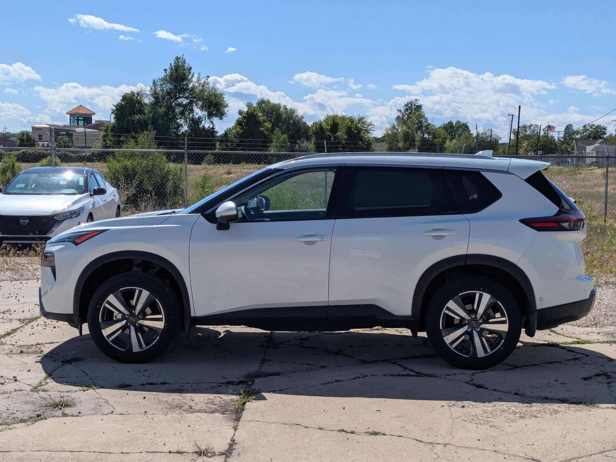 2025 Nissan Rogue SL photo 6